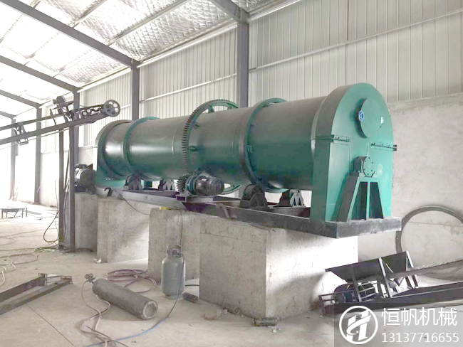 有機(jī)肥生產(chǎn)線的出現(xiàn)使無人問津的豬糞成了“香餑餑”(圖1) 豬糞有機(jī)肥生產(chǎn)線